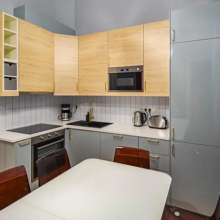 Celebration Flat By Ruterra