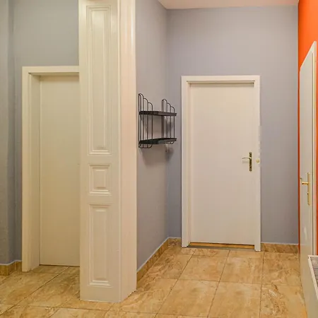 Celebration Flat By Ruterra Praga