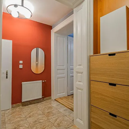 Celebration Flat By Ruterra * Prag