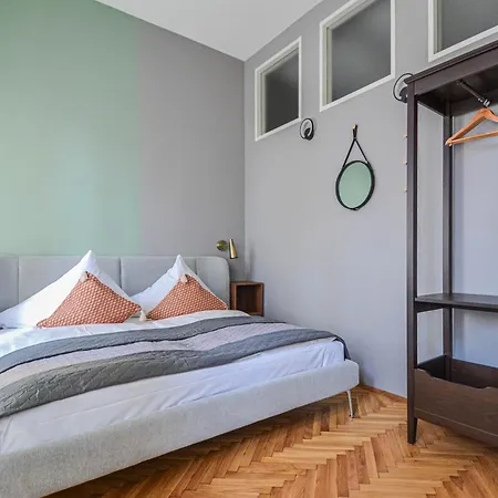 Celebration Flat By Ruterra Appartement